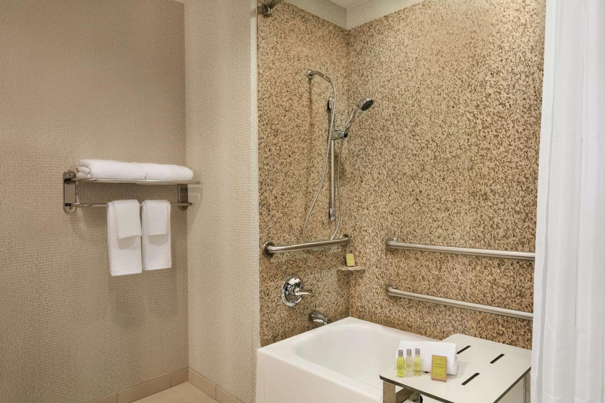 Doubletree By Hilton Atlanta Northeast/Northlake Tucker Eksteriør billede